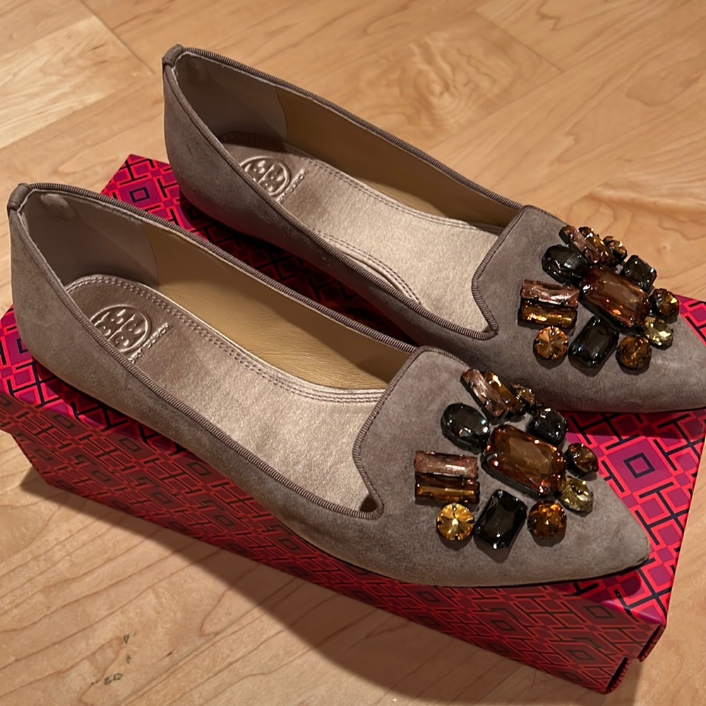 *BRAND NEW* Tory Burch Mayada jeweled taupe loafers size 9